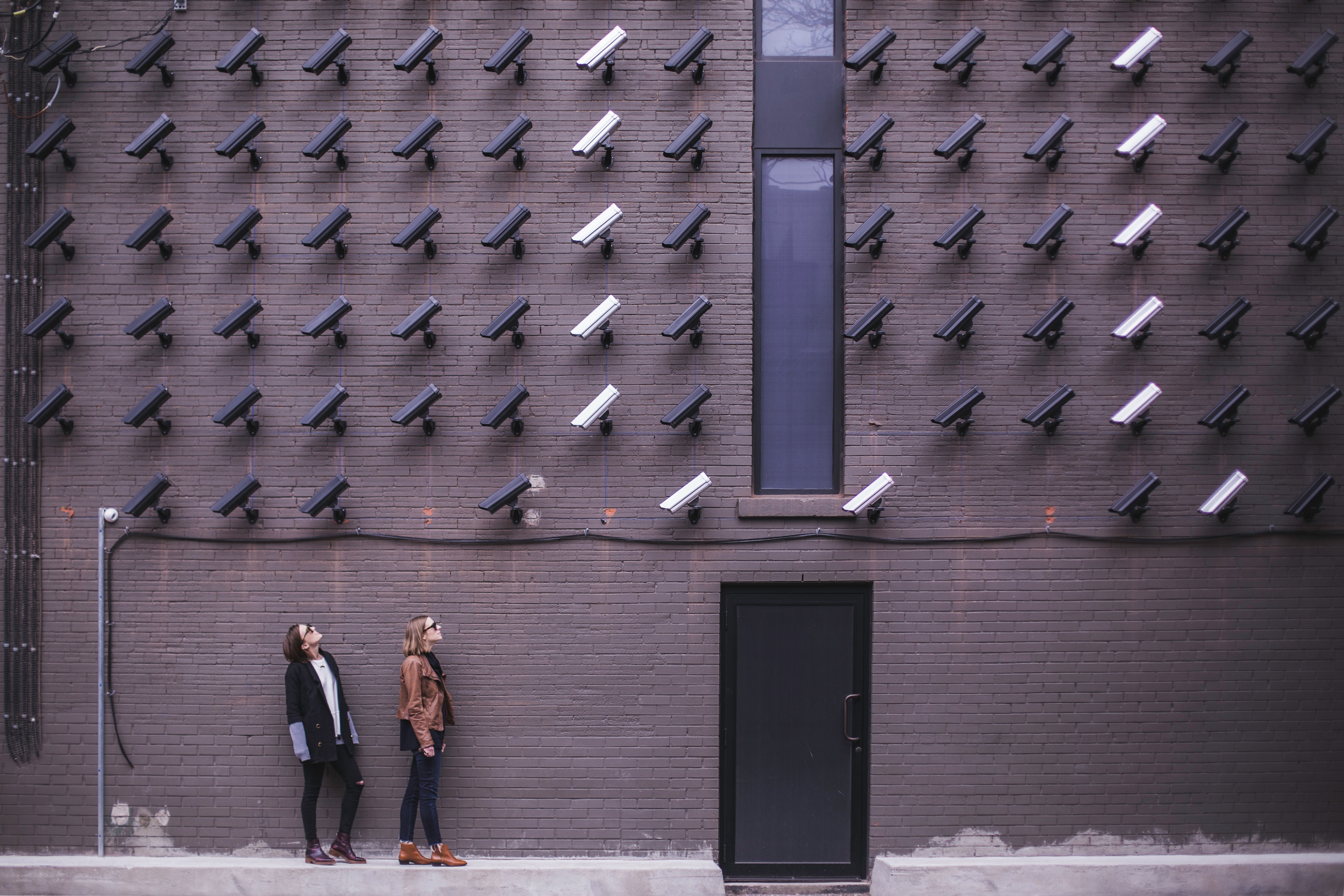Webcam, Eye-Tracking, Audio-Mitschnitte – Betrugsprävention oder Überwachungskultur?