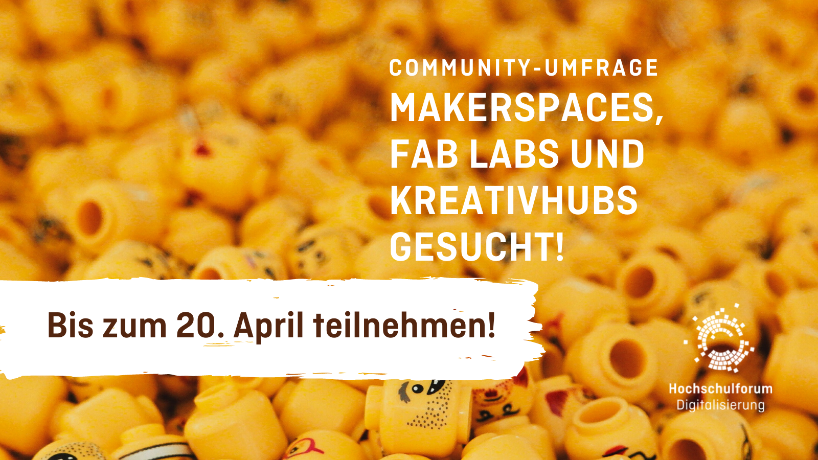 Bild im Hintergrund: einzelne gelbe Legofiguren-Köpfe; Text: Community-Umfrage; Makerspaces, Fab Labs und Kreativhubs gesucht!; Bis zum 20.04. teilnehmen!