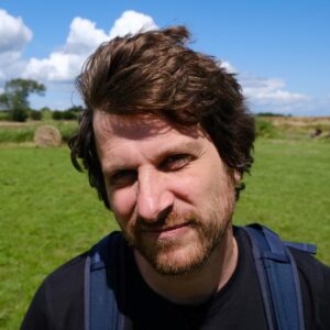 Portraitfoto von Adrian Pohl.