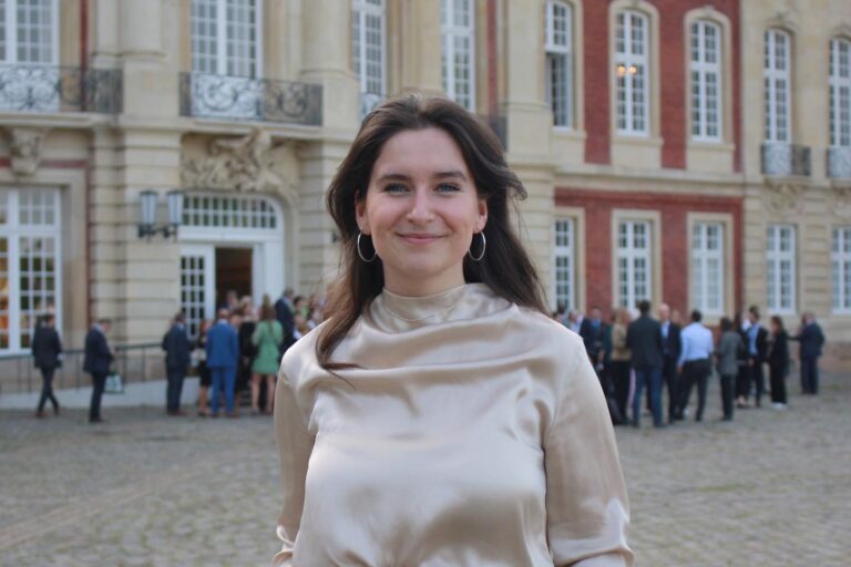 F9EB0B2A-2A32-4AD1-903F-0274E5766411