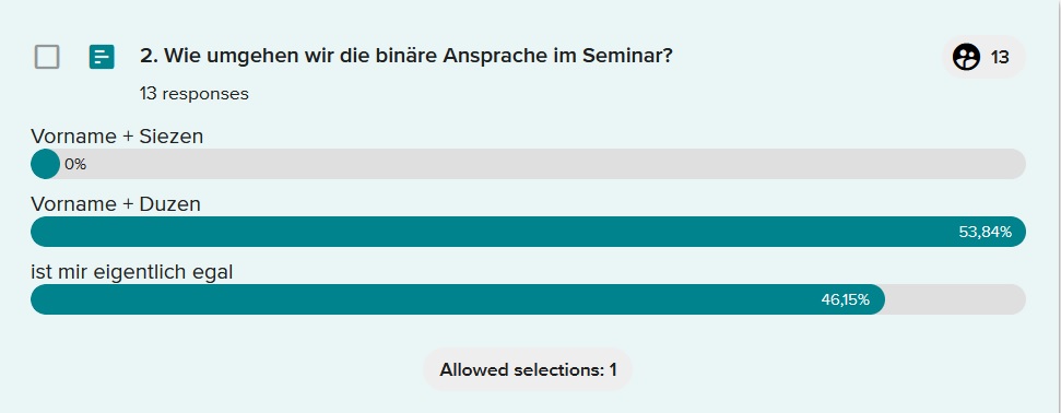 Die Frage „Wie umgehen wir die binäre Ansprache im Seminar?“ mit den Antwortoptionen „Vorname und Siezen“ oder „Vorname und Duzen“ oder „ist mir eigentlich egal“.