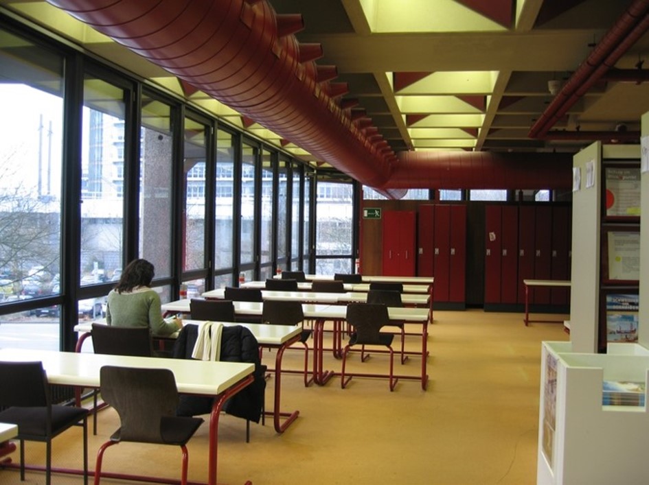 Der ehemalige Zeitschriftenlesesaal UB Dortmund Ende der 1990er Jahre, vor der Umgestaltung zum HyLeC. (Archiv UB/TU Dortmund)