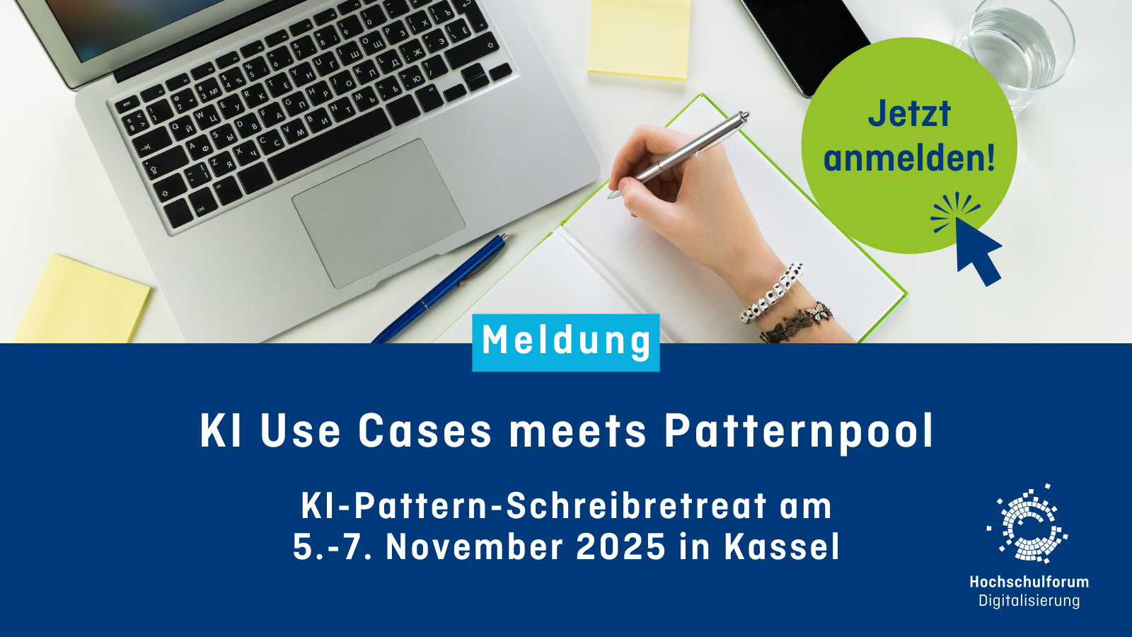 Foto von jemandem, der in ein Notizbuch schreibt. Darunter der Text: KI Use Cases meets Patternpool. KI-Pattern-Schreibretreat am 5.-7. November 2025 in Kassel.