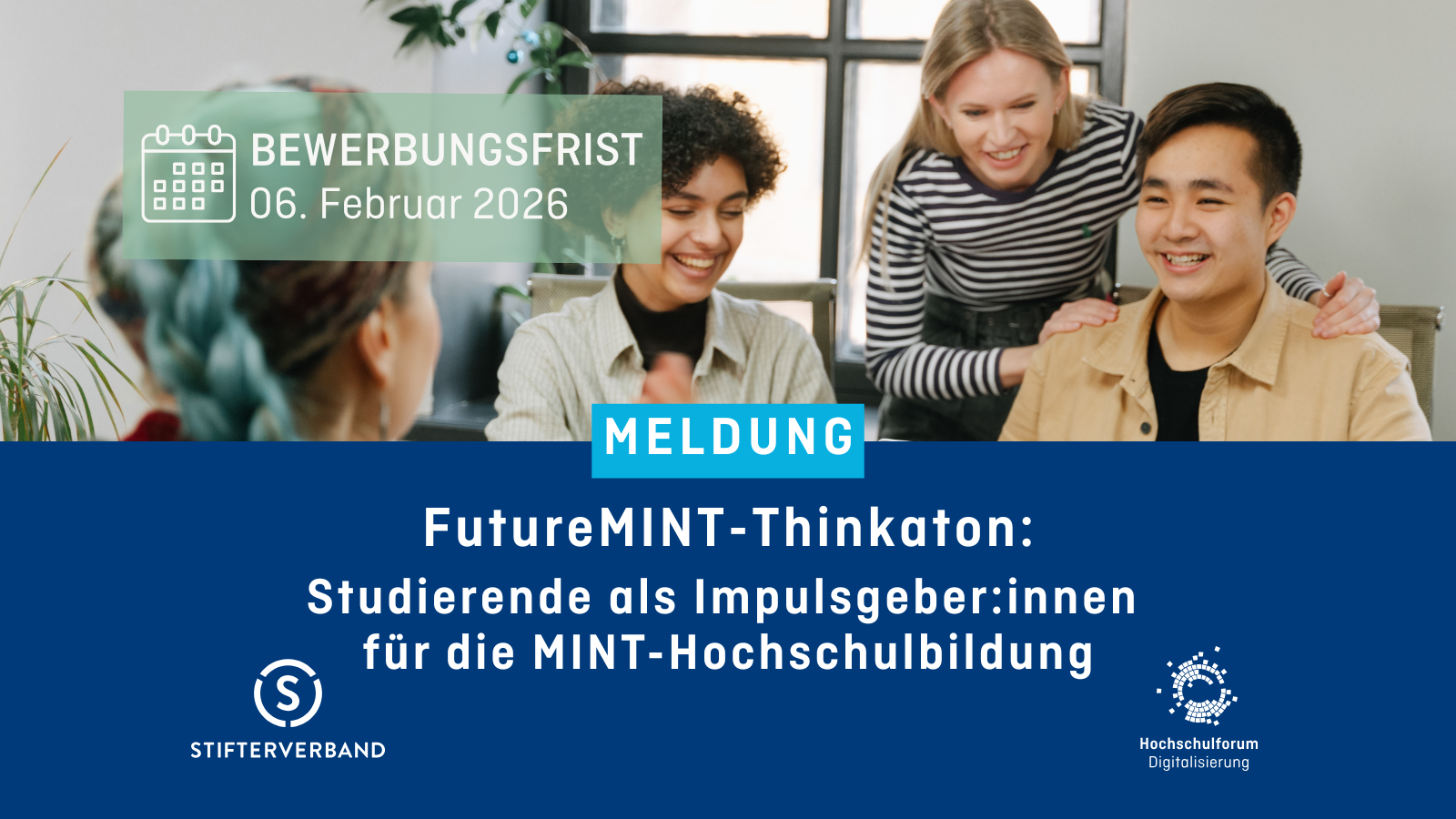 Grafik zum FutureMINT-Thinkathon mit Studierenden in einer Arbeitssituation. Text weist auf den Thinkathon als Beteiligungsformat für die MINT-Hochschulbildung hin sowie auf die Bewerbungsfrist am 6. Februar 2026. Logos von Stifterverband und Hochschulforum Digitalisierung.