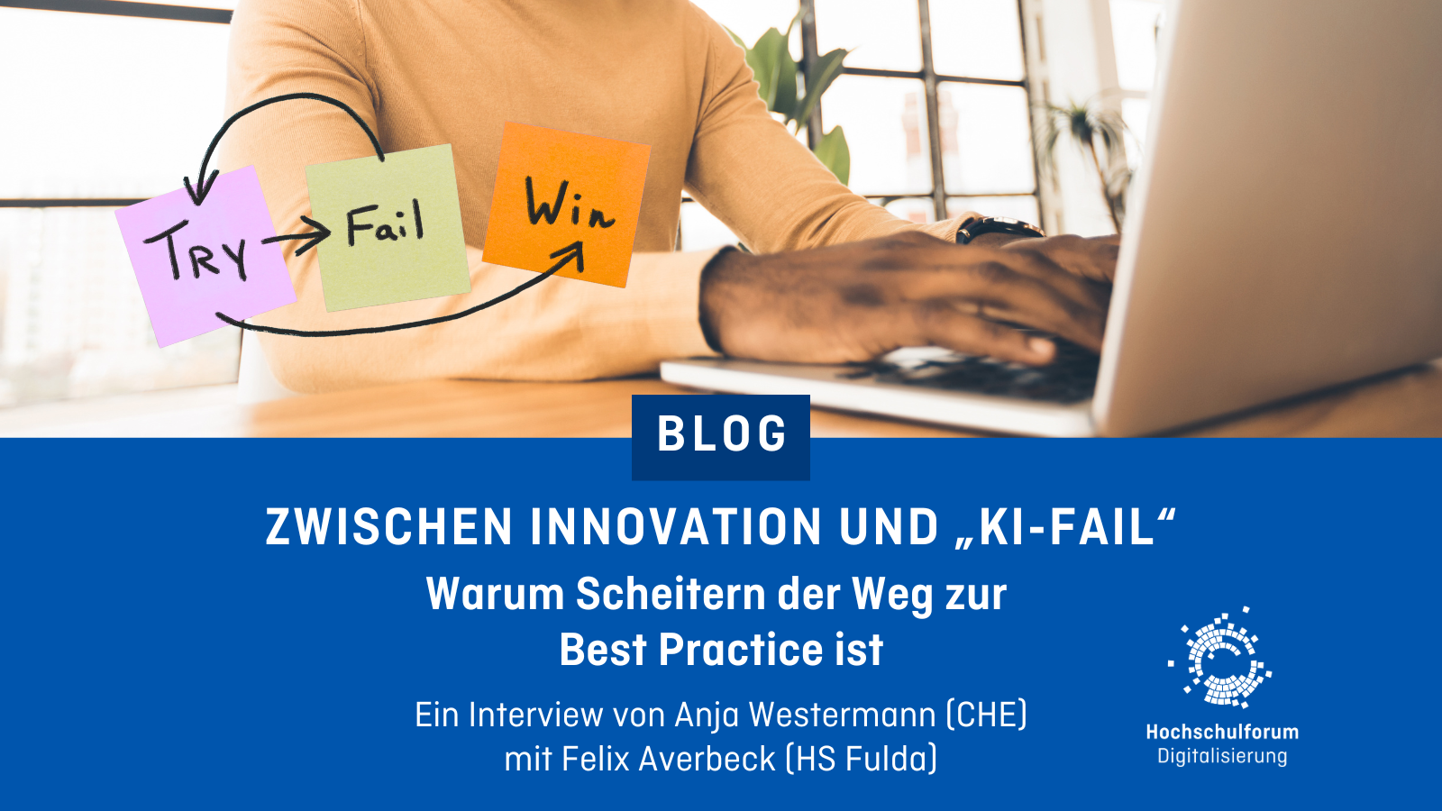 Im Hintergrund arbeitet eine Person am Laptop. Post-Its zeigen einen iterativen Prozess aus Try, Fail und Win.