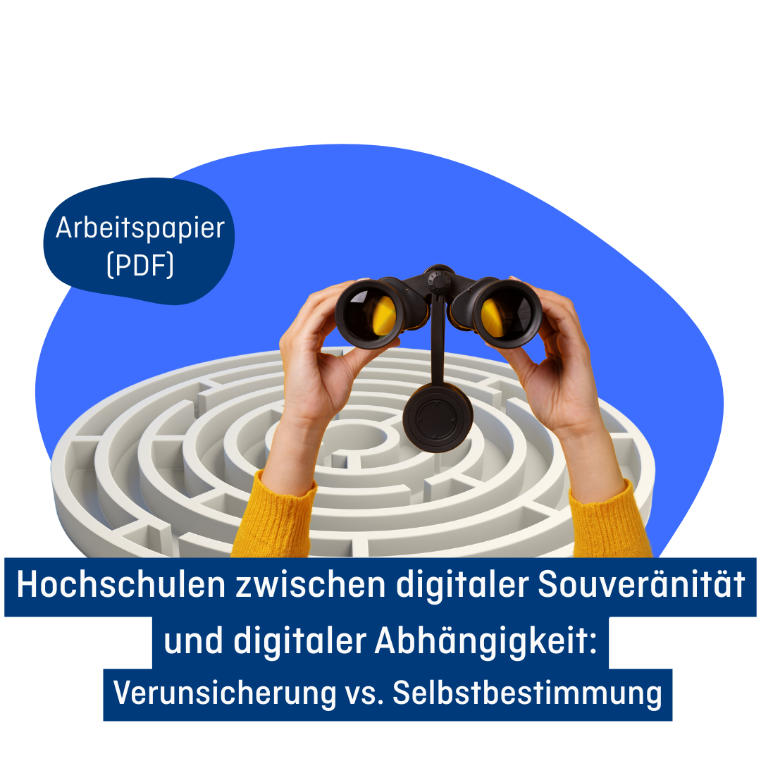 Labyrinth im Hintergrund, davor zwei Hände die ein Fernglas halten. Text: Hochschulen zwischen digitaler Souveränität und digitaler Abhängigkeit: Verunsicherung vs. Selbstbestimmung