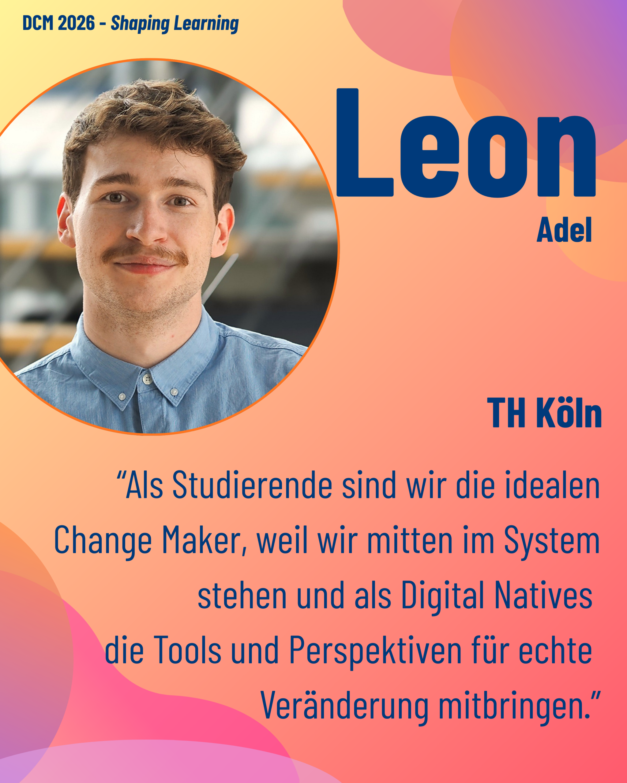 Foto von DCM Leon Adel (TH Köln) aus dem Thementrack Shaping Learning mit dem Zitat “Als Studierende sind wir die idealen Change Maker, weil wir mitten im System stehen und als Digital Natives die Tools und Perspektiven für echte Veränderung mitbringen.”