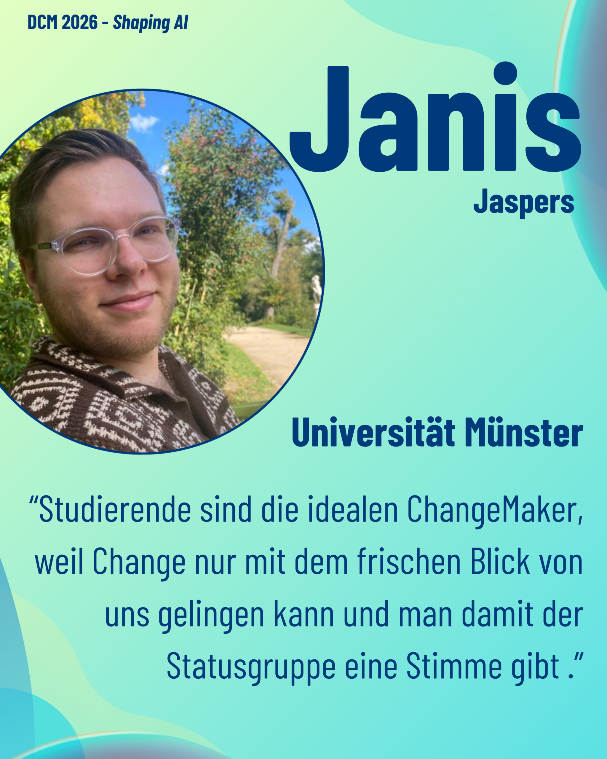 Foto von DCM Janis Jaspers (Universität Münster) aus dem Thementrack Shaping AI mit dem Zitat “Studierende sind die idealen ChangeMaker, weil Change nur mit dem frischen Blick von uns gelingen kann und man damit der Statusgruppe eine Stimme gibt.”